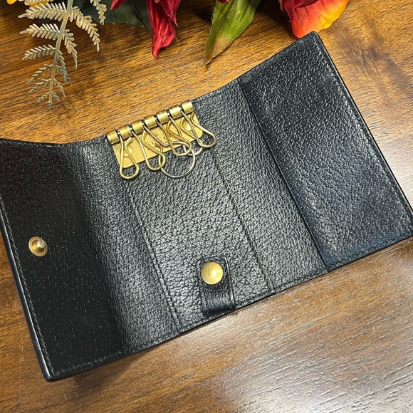 Authentic Gucci Leather Key Holder - EUC - Picture 5 of 11
